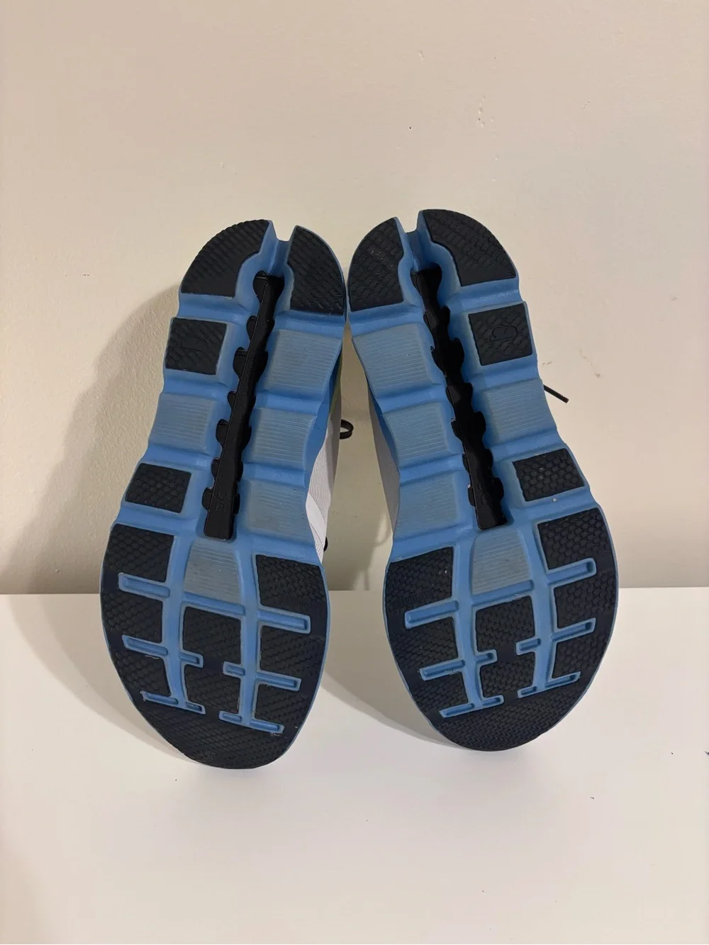 On Cloudstratus Men’s Running Shoes Frost Niagara Blue White Size 9.5